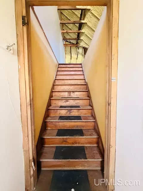 Entry Way - 309311 Maple, Ishpeming, MI 49849 photo 2 of 2