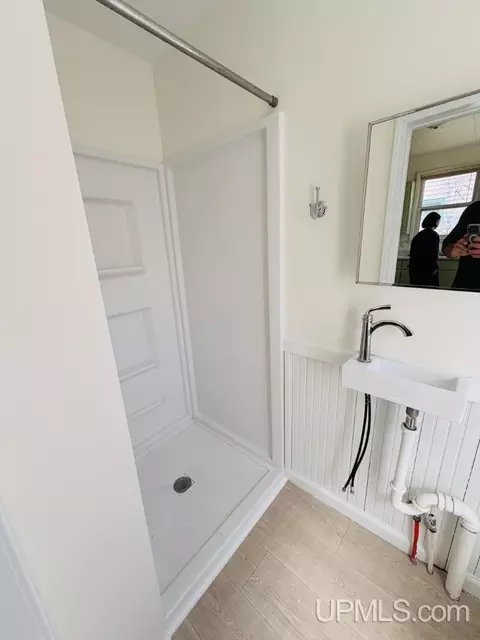 Bath - 309311 Maple, Ishpeming, MI 49849 photo 5 of 5