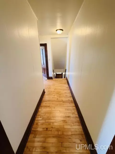 Entry Way - 309311 Maple, Ishpeming, MI 49849 photo 1 of 2