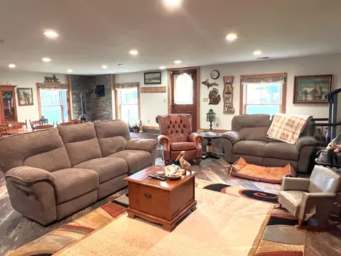 Living - 775 E Beard, Perry, MI 48872 photo 3 of 6