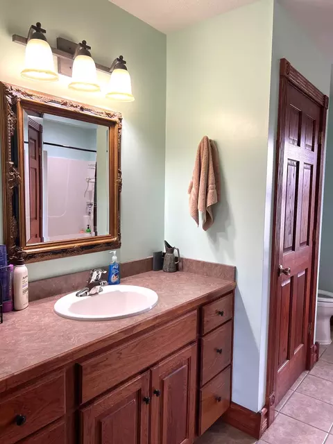 Bath - 775 E Beard, Perry, MI 48872 photo 1 of 6