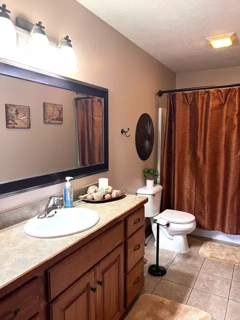 Bath - 775 E Beard, Perry, MI 48872 photo 3 of 6