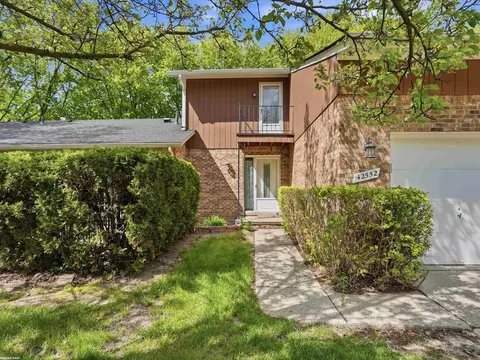 42552 Beverly, Clinton Township, MI 48038