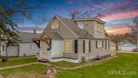317 Doraland, Kingsford, MI 49802