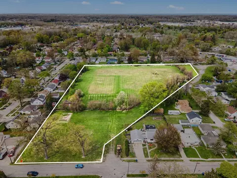 1301 N Henry, Bay City, MI 48706