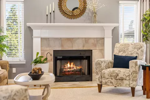 Living - 22465 Bluewater, Macomb, MI 48044 photo 2 of 3