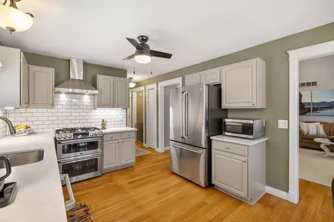 Kitchen - 22465 Bluewater, Macomb, MI 48044 photo 2 of 3