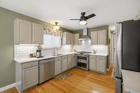 Kitchen - 22465 Bluewater, Macomb, MI 48044 photo 1 of 3