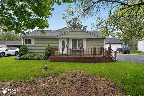 6120 Surrey, Burton, MI 48519