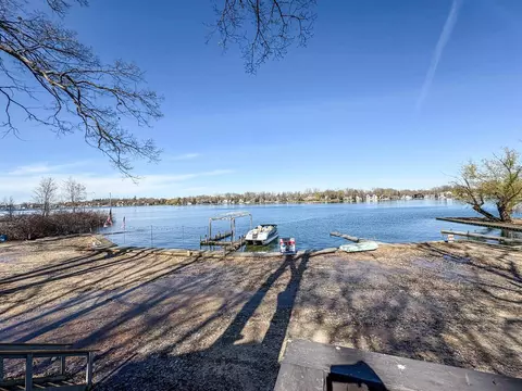 13010 Fenton, Fenton, MI 48430