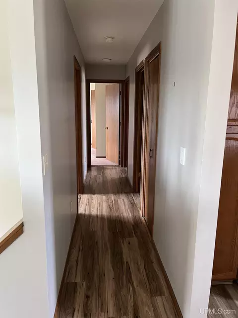 Entry Way - 1640 Glenwood, Ishpeming, MI 49849 photo 3 of 6