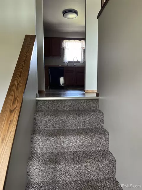 Entry Way - 1640 Glenwood, Ishpeming, MI 49849 photo 2 of 6