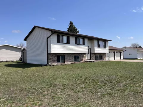 Exterior - 1640 Glenwood, Ishpeming, MI 49849 photo 3 of 8