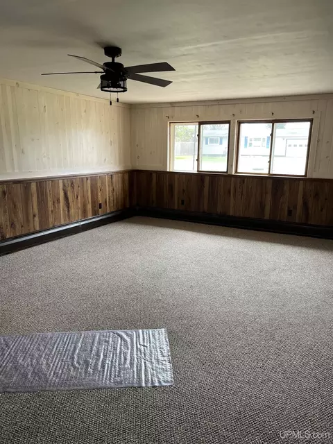 Living - 1640 Glenwood, Ishpeming, MI 49849 photo 4 of 5