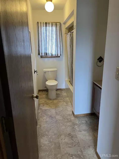 Bath - 1640 Glenwood, Ishpeming, MI 49849 photo 1 of 5
