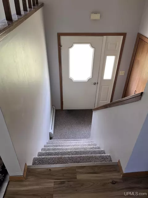 Entry Way - 1640 Glenwood, Ishpeming, MI 49849 photo 1 of 6