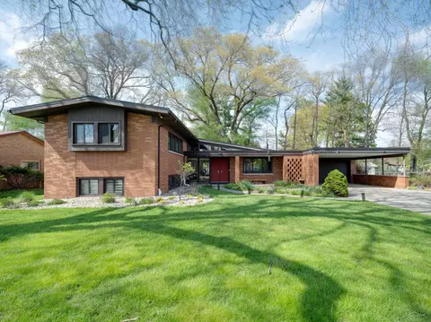 1631 Walnut Hts, East Lansing, MI 48823