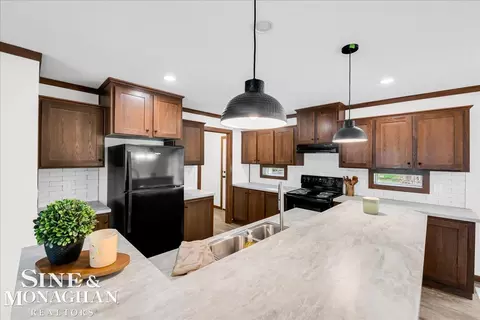 Kitchen - 2060 Washington, Algonac, MI 48001 photo 4 of 4