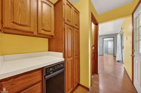 Entry Way - 24099 Pingree, Warren, MI 48089 photo 2 of 2