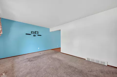 Living - 24099 Pingree, Warren, MI 48089 photo 1 of 4