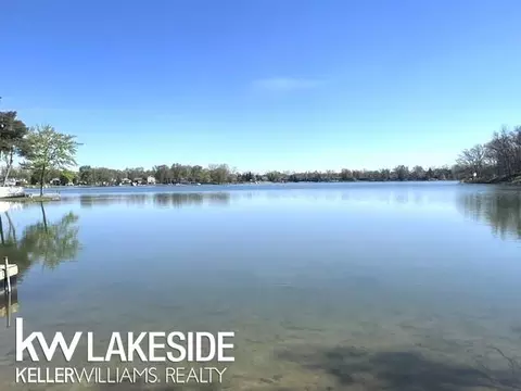 1576 Bayview St, Lake Orion, MI 48362