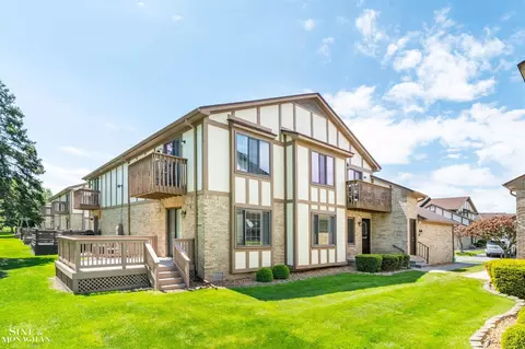 936 Country Clb, Saint Clair Shores, MI 48082