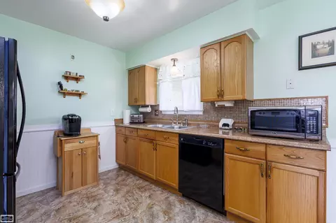 Kitchen - 16996 Grettel, Fraser, MI 48026 photo 2 of 3
