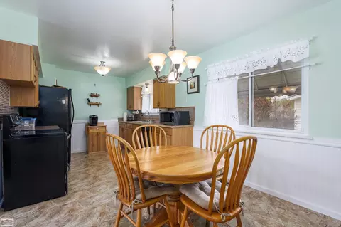 Dining - 16996 Grettel, Fraser, MI 48026 photo 2 of 3