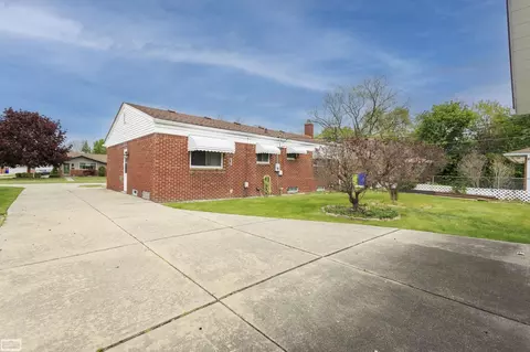 Exterior - 16996 Grettel, Fraser, MI 48026 photo 4 of 7
