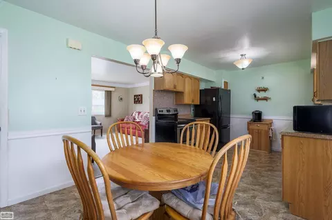 Dining - 16996 Grettel, Fraser, MI 48026 photo 3 of 3