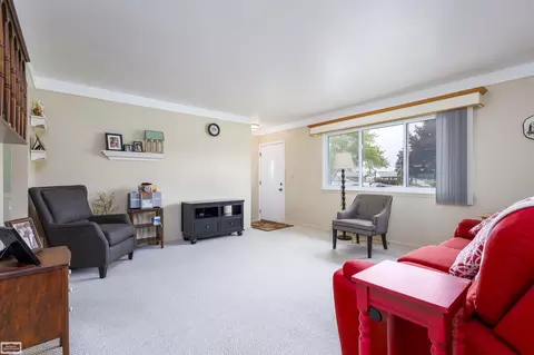 Living - 16996 Grettel, Fraser, MI 48026 photo 2 of 2