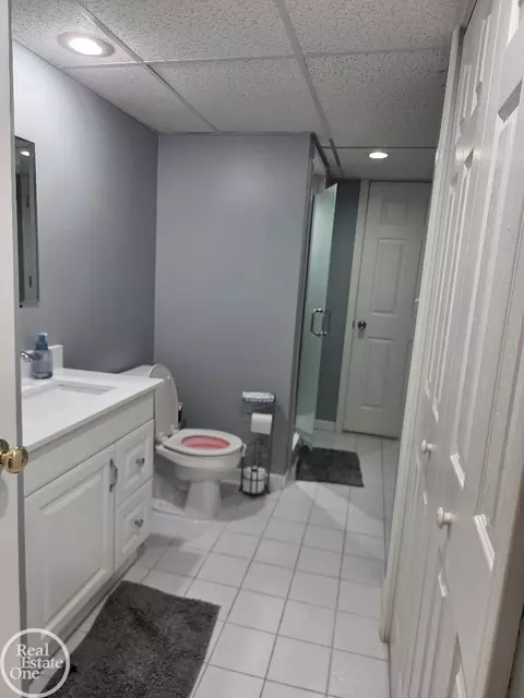 Bath - 50140 Raleigh, Macomb, MI 48044 photo 4 of 5