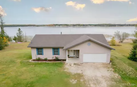 15502 16th, Garden, MI 49835