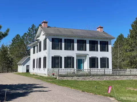 152 Brewer, Marquette, MI 49855