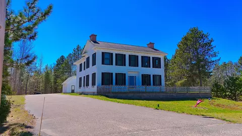 152 Brewer, Marquette, MI 49855