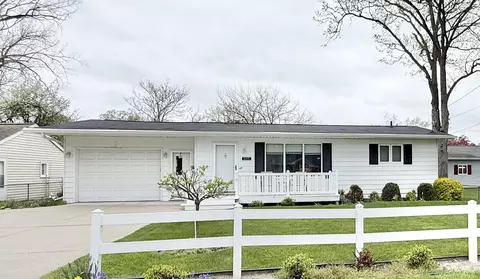 1215 N Scheurmann, Essexville, MI 48732