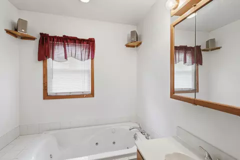 Bath - 46700 Tilch, Macomb, MI 48044 photo 2 of 3