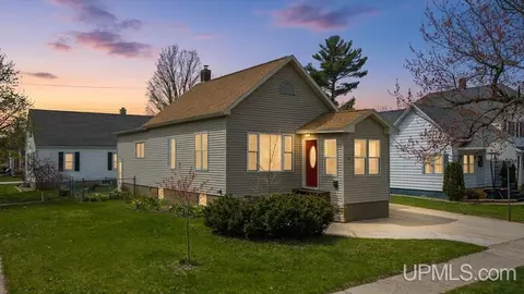 722 S 16, Escanaba, MI 49829