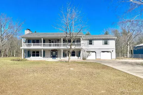 40 Ridge, Marquette, MI 49855