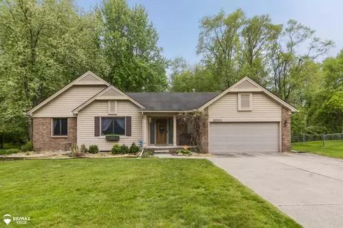 32511 Norfolk, Livonia, MI 48152