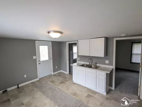 Entry Way - 3657 Vivian, Monroe, MI 48162 photo 2 of 2
