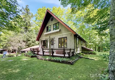 110 Old Us 141, Crystal Falls, MI 49920