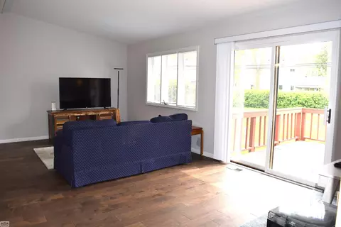 Living - 29683 Beech Nut, Warren, MI 48092 photo 2 of 2