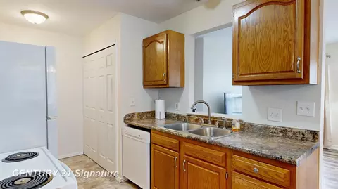 Kitchen - 2148 Painted Post, Flushing, MI 48433 photo 3 of 3