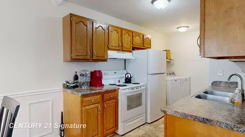 Kitchen - 2148 Painted Post, Flushing, MI 48433 photo 2 of 3