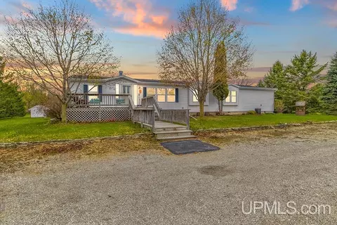 n4937 River Drive, Wallace, MI 49893