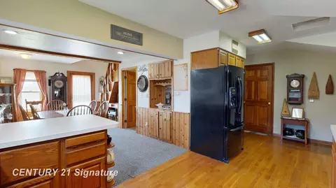 Kitchen - 7897 S S Grv, Dewitt, MI 48820 photo 3 of 6