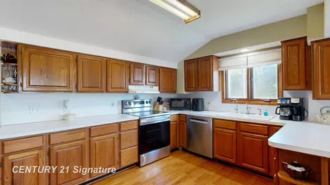 Kitchen - 7897 S S Grv, Dewitt, MI 48820 photo 5 of 6