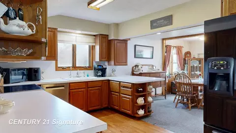 Kitchen - 7897 S S Grv, Dewitt, MI 48820 photo 2 of 6