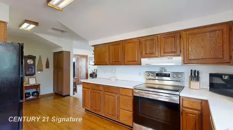 Kitchen - 7897 S S Grv, Dewitt, MI 48820 photo 4 of 6